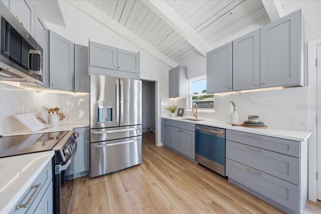 8452 6TH STREET N, St Petersburg, FL 33702