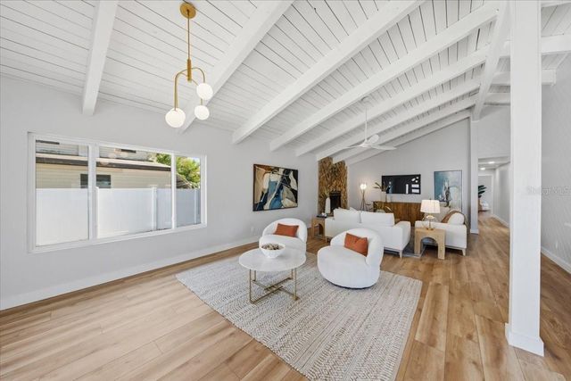 8452 6TH STREET N, St Petersburg, FL 33702