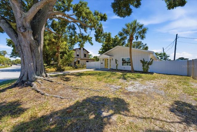 8452 6TH STREET N, St Petersburg, FL 33702