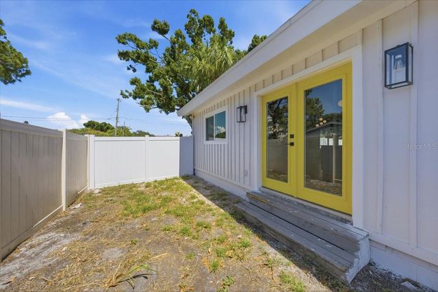 8452 6TH STREET N, St Petersburg, FL 33702