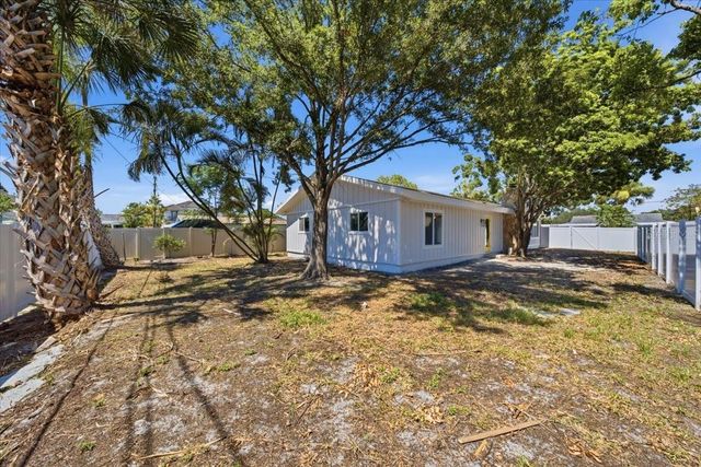 8452 6TH STREET N, St Petersburg, FL 33702
