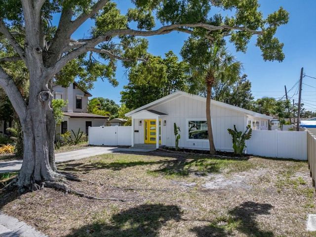 8452 6TH STREET N, St Petersburg, FL 33702