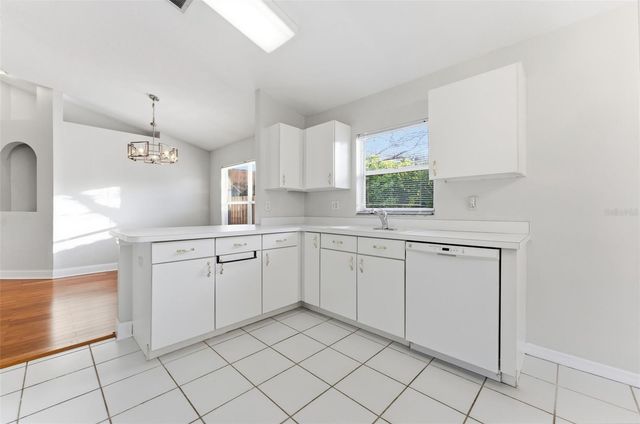 8506 TIARA PARK WAY, Tampa, FL 33635