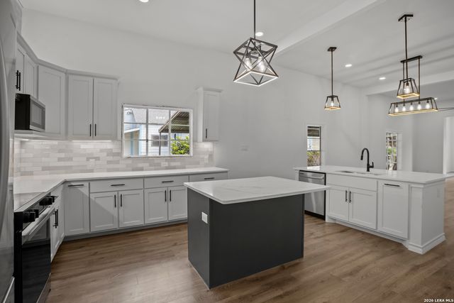 1801 N Palmetto, San Antonio, TX 78208