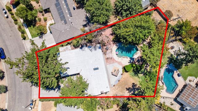 746 W Acacia Avenue W, Fresno, CA 93705