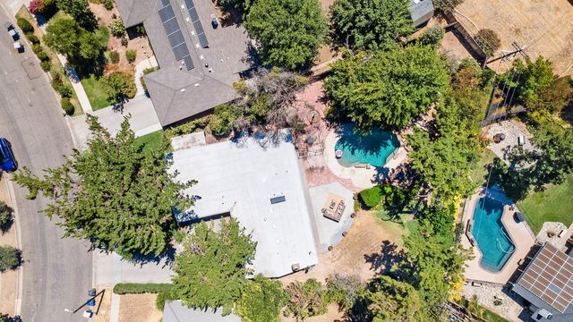 746 W Acacia Avenue W, Fresno, CA 93705
