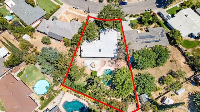 746 W Acacia Avenue W, Fresno, CA 93705