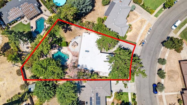 746 W Acacia Avenue W, Fresno, CA 93705