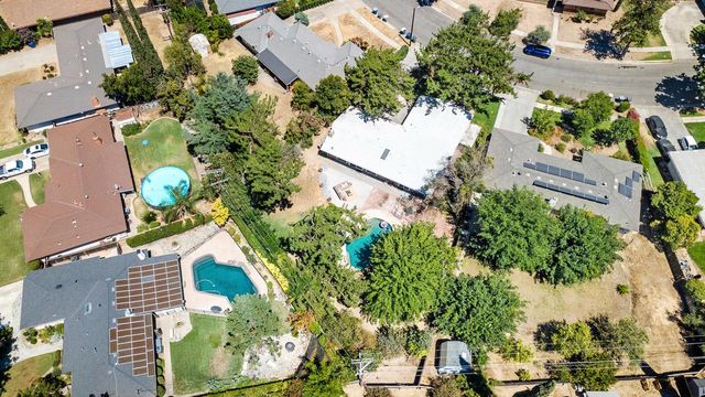 746 W Acacia Avenue W, Fresno, CA 93705