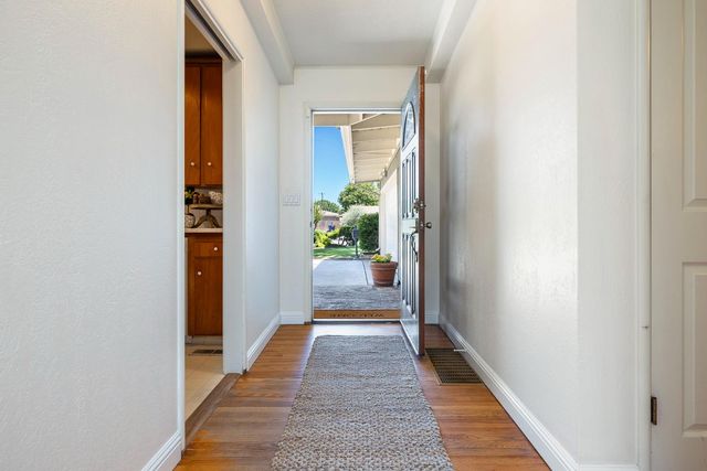 746 W Acacia Avenue W, Fresno, CA 93705