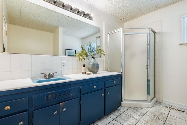 746 W Acacia Avenue W, Fresno, CA 93705