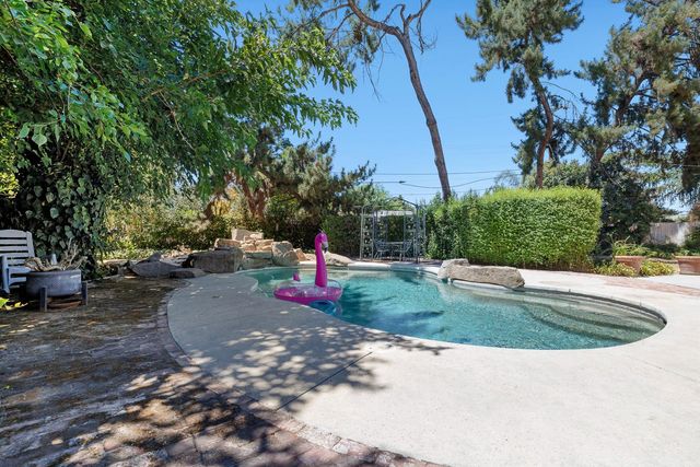 746 W Acacia Avenue W, Fresno, CA 93705