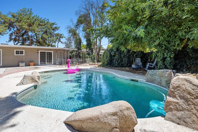 746 W Acacia Avenue W, Fresno, CA 93705