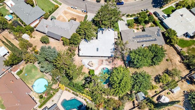 746 W Acacia Avenue W, Fresno, CA 93705