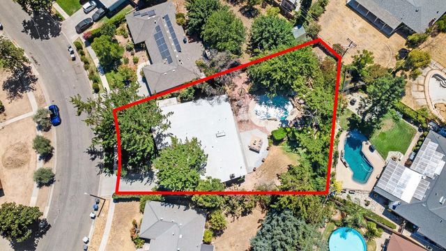 746 W Acacia Avenue W, Fresno, CA 93705