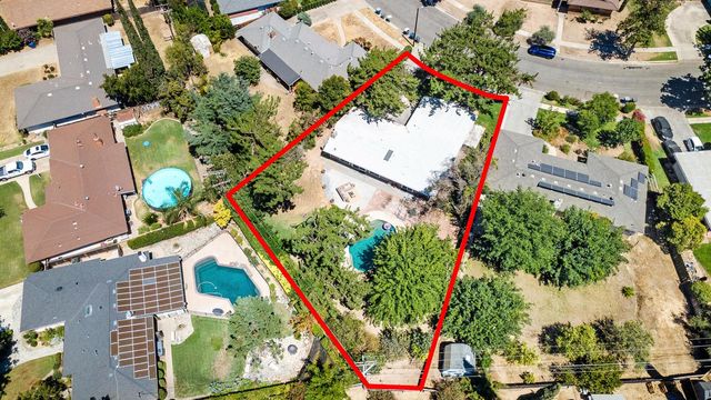 746 W Acacia Avenue W, Fresno, CA 93705