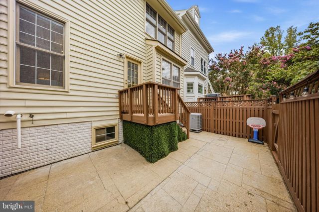 2536 GADSBY PL, Alexandria, VA 22311