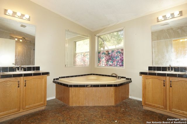 315 Cameron Trail, Lakehills, TX 78063