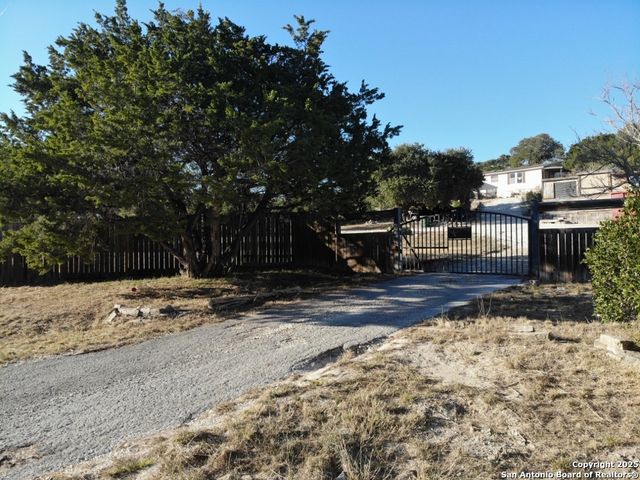 315 Cameron Trail, Lakehills, TX 78063