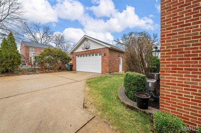 9345 Sonora Avenue, Brentwood, MO 63144