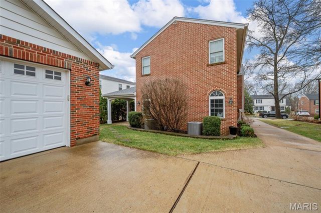 9345 Sonora Avenue, Brentwood, MO 63144