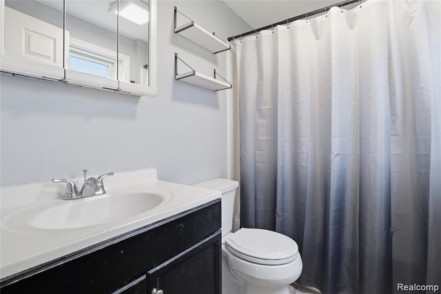 2164 Savoy Avenue, Burton, MI 48529