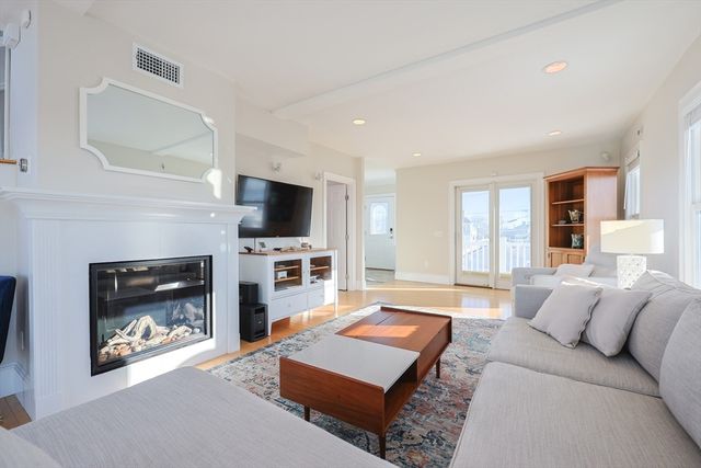 40 Channel St, Hull, MA 02045