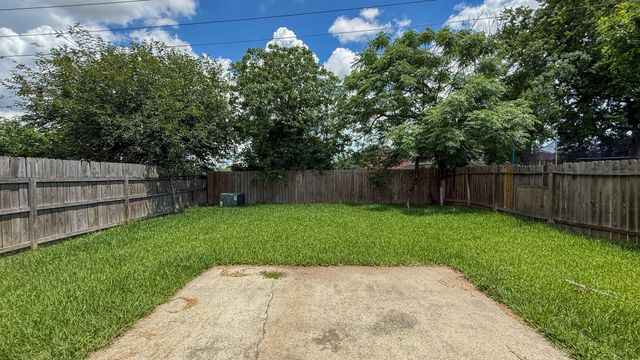 503 Willow West Drive, Houston, TX 77073