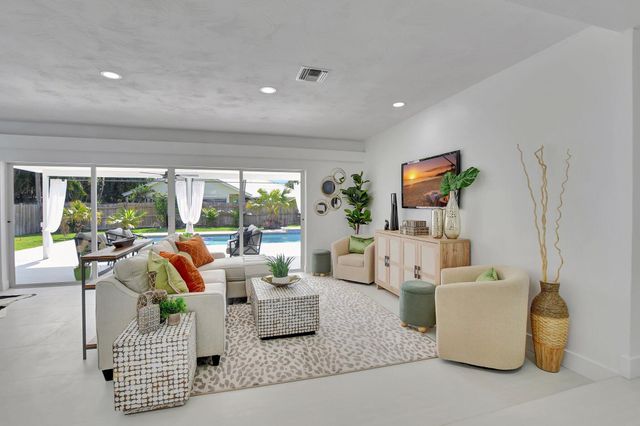 832 SW 10th Avenue, Boca Raton, FL 33486