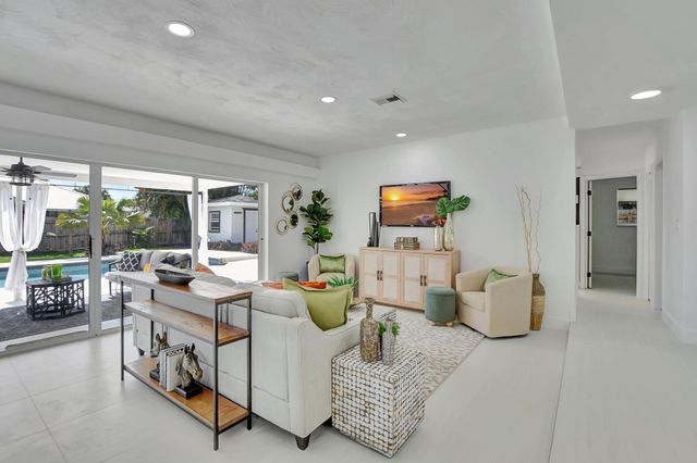 832 SW 10th Avenue, Boca Raton, FL 33486