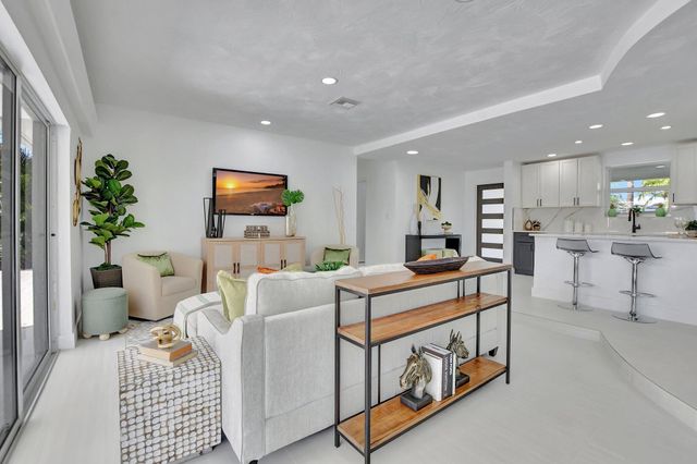 832 SW 10th Avenue, Boca Raton, FL 33486