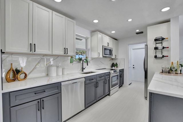 832 SW 10th Avenue, Boca Raton, FL 33486
