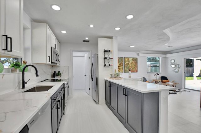 832 SW 10th Avenue, Boca Raton, FL 33486