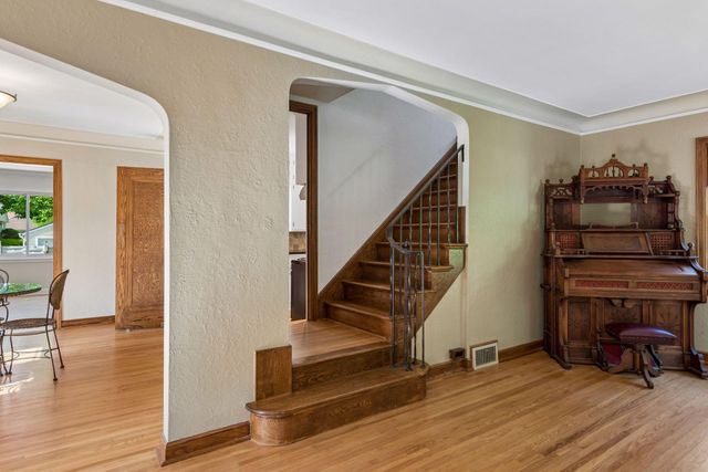 1731 Hillcrest Avenue, Saint Paul, MN 55116