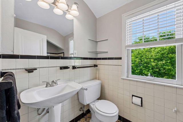 1731 Hillcrest Avenue, Saint Paul, MN 55116