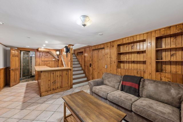 1731 Hillcrest Avenue, Saint Paul, MN 55116