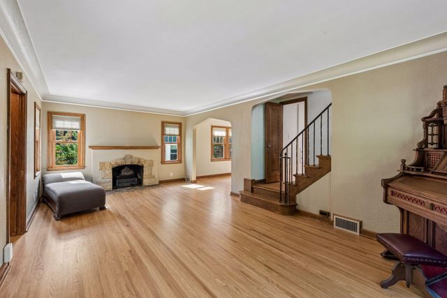1731 Hillcrest Avenue, Saint Paul, MN 55116
