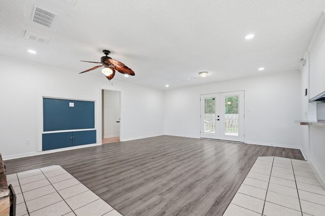 32 Cascabellas Street, Mary Esther, FL 32569