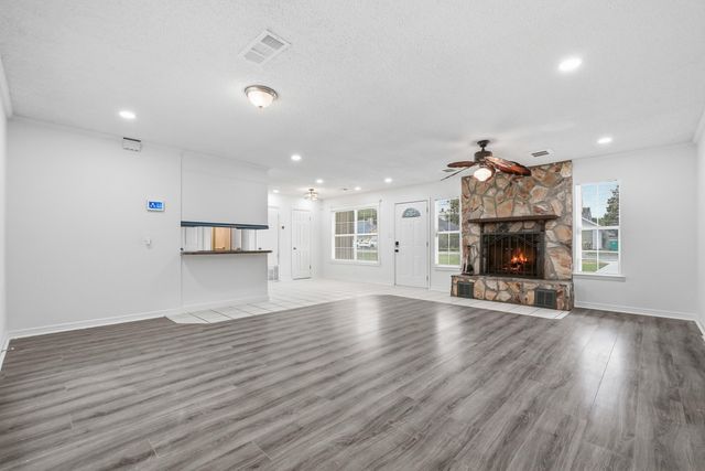 32 Cascabellas Street, Mary Esther, FL 32569