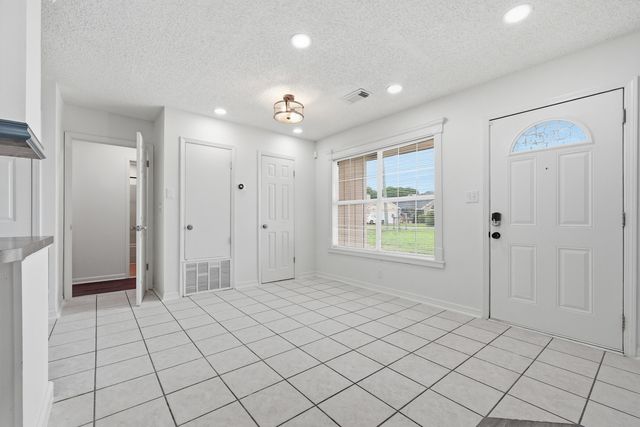 32 Cascabellas Street, Mary Esther, FL 32569