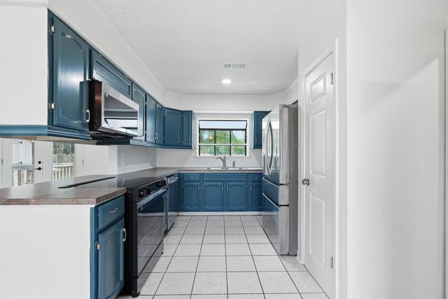 32 Cascabellas Street, Mary Esther, FL 32569