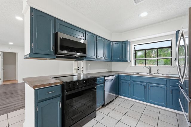 32 Cascabellas Street, Mary Esther, FL 32569