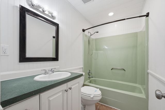 32 Cascabellas Street, Mary Esther, FL 32569