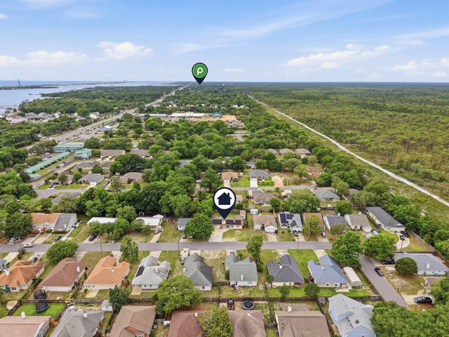 32 Cascabellas Street, Mary Esther, FL 32569