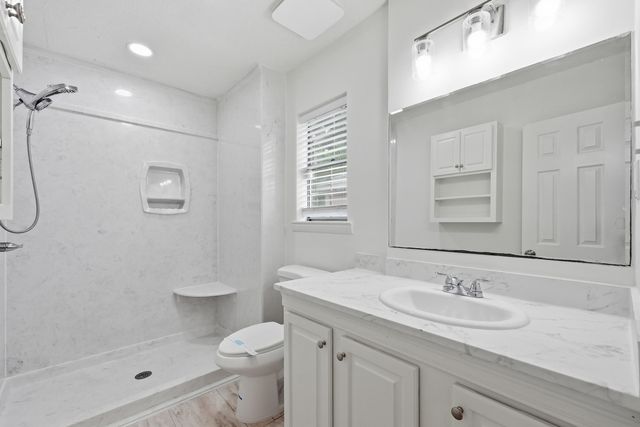 32 Cascabellas Street, Mary Esther, FL 32569