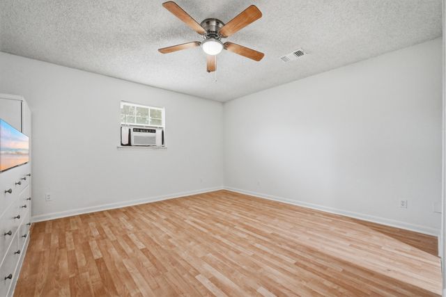 32 Cascabellas Street, Mary Esther, FL 32569