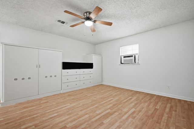 32 Cascabellas Street, Mary Esther, FL 32569