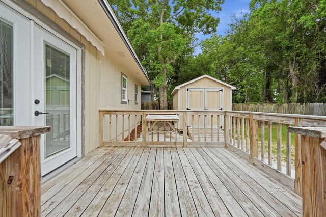 32 Cascabellas Street, Mary Esther, FL 32569