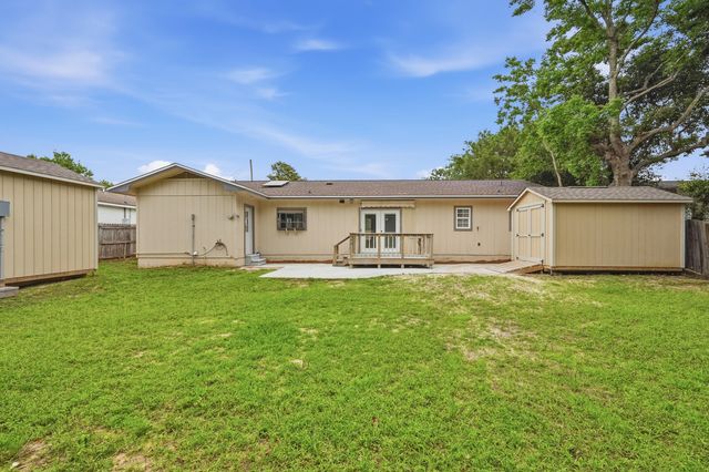 32 Cascabellas Street, Mary Esther, FL 32569