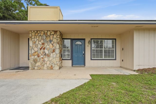 32 Cascabellas Street, Mary Esther, FL 32569